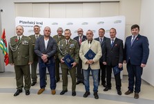 Váleční veteráni v Plzni převzali ocenění. U příležitosti Dne válečných veteránů bylo oceněno 11 vojáků Váleční veteráni v Plzni převzali ocenění. U příležitosti Dne válečných veteránů bylo oceněno 11 vojáků